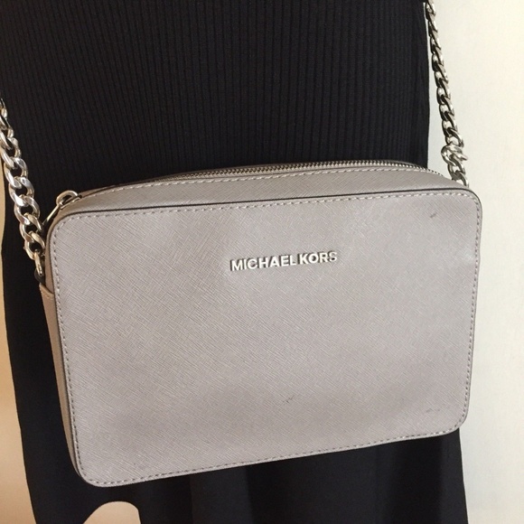michael kors jet set crossbody pearl grey